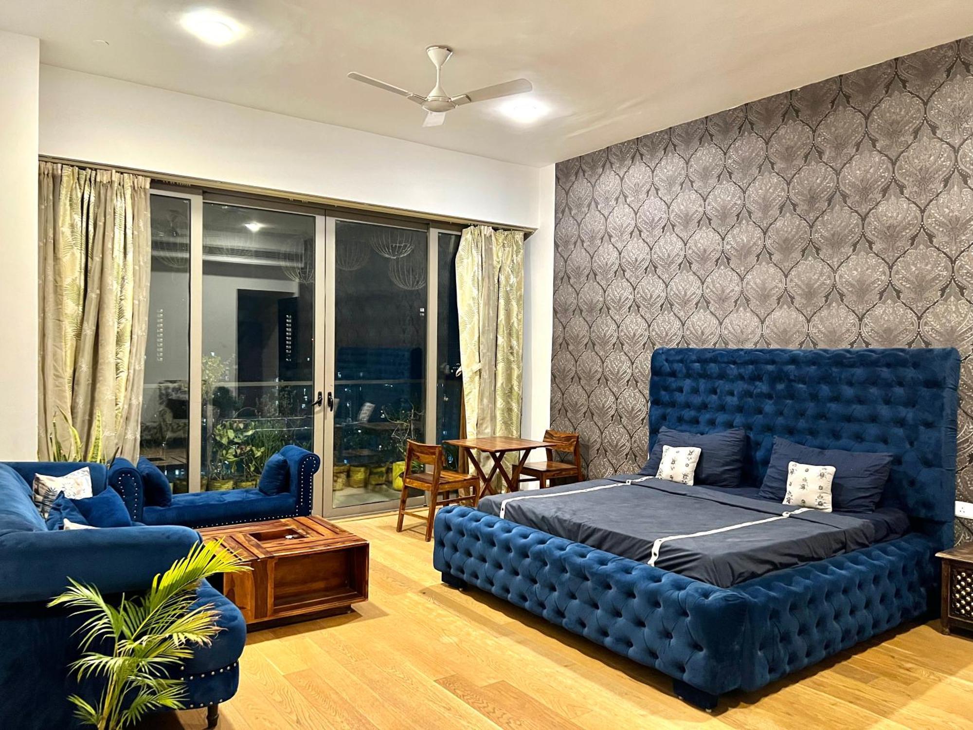 Luxury Master Bedroom With Bathtub N Private Entry Gurgaon Exterior photo